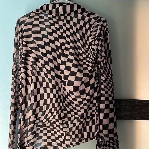 sheer, fitted, checkered button up - Picture 2 of 4